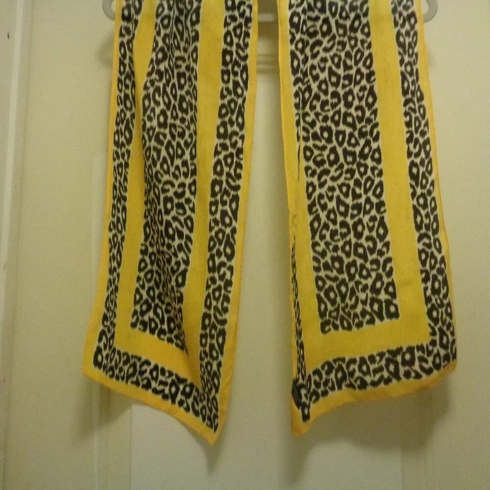 TRENDING RETRO YELLOW CHEETAH SILK SCARF